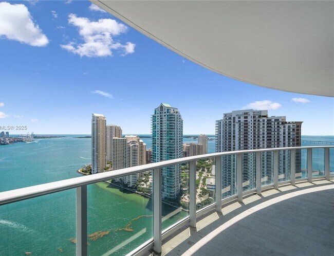 Foto del edificio - 300 S BISCAYNE Blvd