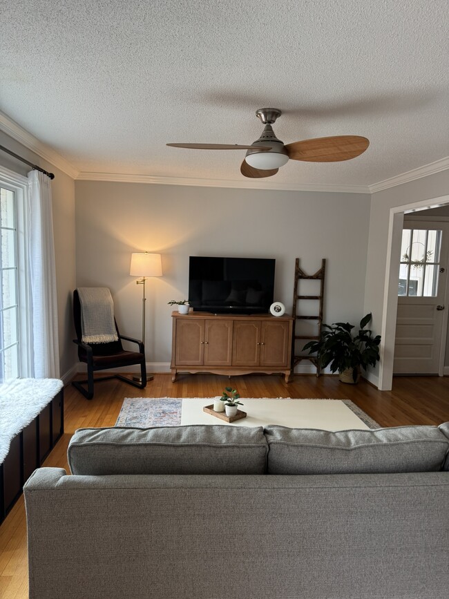 Building Photo - 1110 Sturdivant Dr