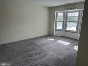 Building Photo - 128 Andover Pl