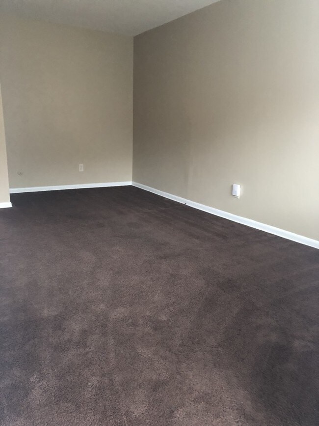 Building Photo - 869 N Meadows Ct
