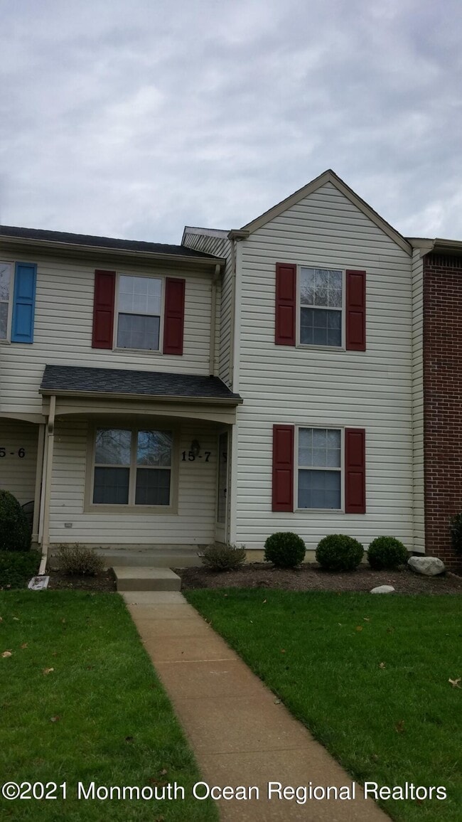 Building Photo - 15 Stuart Dr