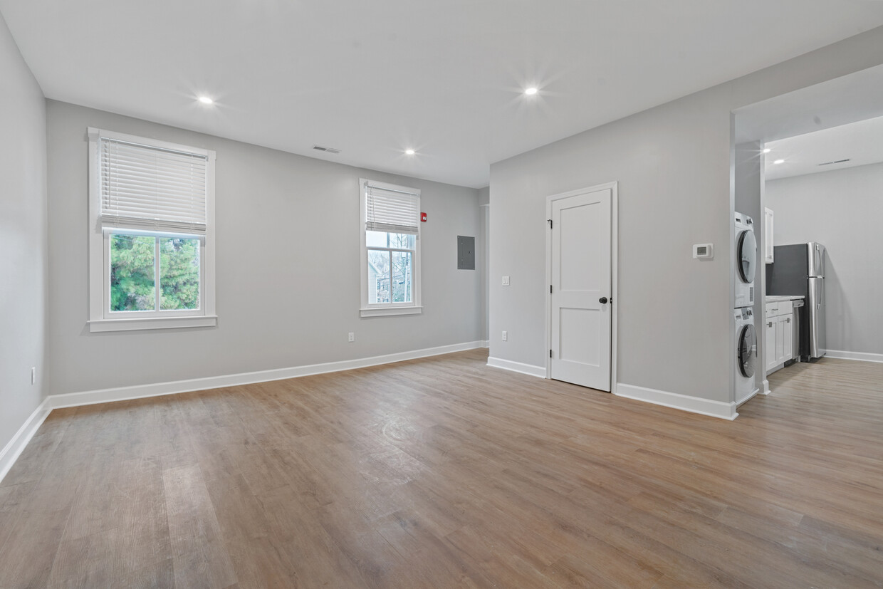 Living room - 202 High St