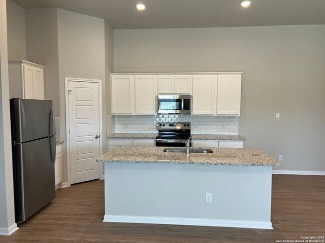 Building Photo - 121 Nespral Dr