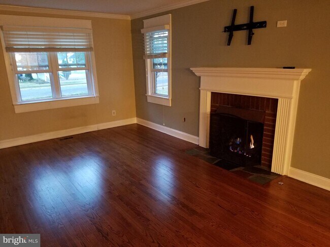 Building Photo - 227 Delview Ln