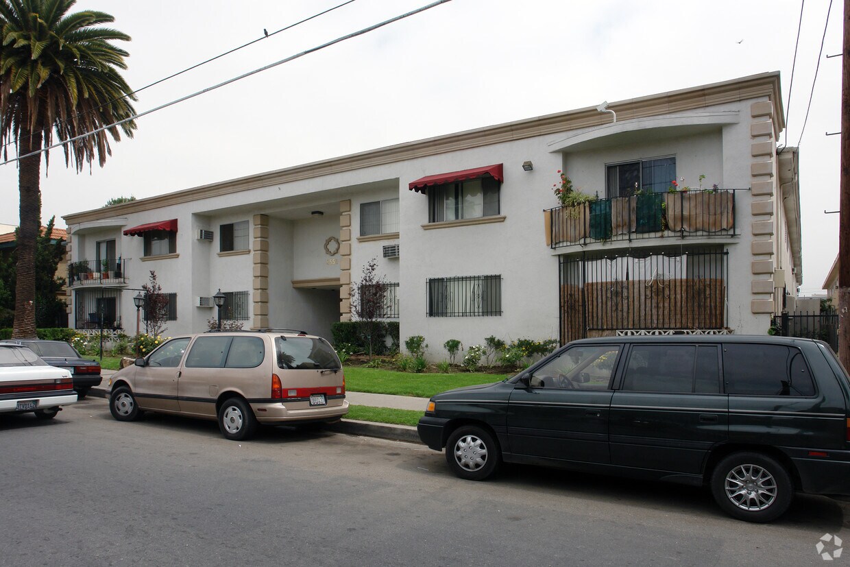 Foto del edificio - 8550 Willis Ave