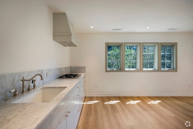 Building Photo - 3132 Belden Dr