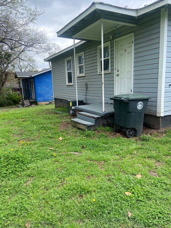 Building Photo - 220 15th Ave SW