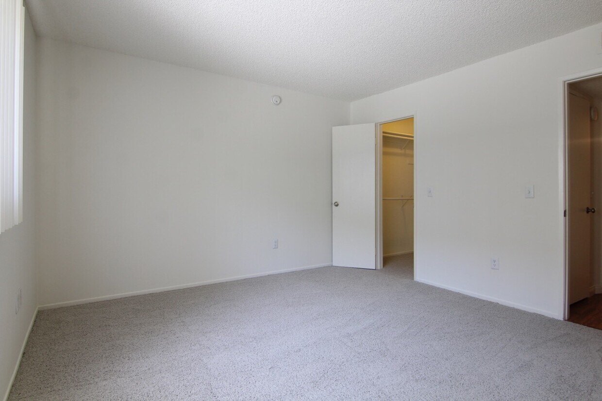 Foto principal - 19119 Sherman Way