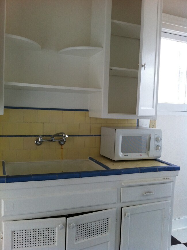Foto del edificio - 1215 W 30th St
