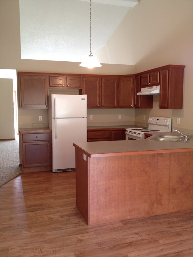 2798 W North Union Rd, Midland, MI 48642 Townhome Rentals in Midland