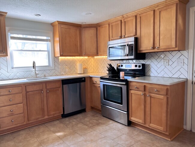 Foto del edificio - 215 Barbour Rd