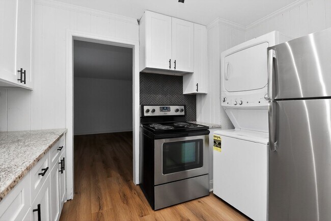 Building Photo - Cozy 2 Bedroom Duplex In NoDa Area