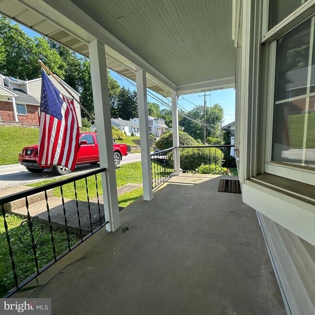 Building Photo - 379 Dehaven St