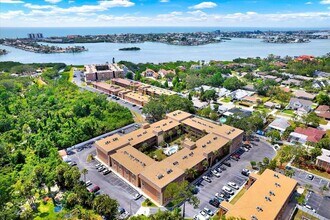 Building Photo - 12760 Indian Rocks Rd