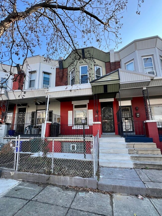 Foto del edificio - Stunning 3-Bedroom Townhome in Kingsessing! Available mid-April!