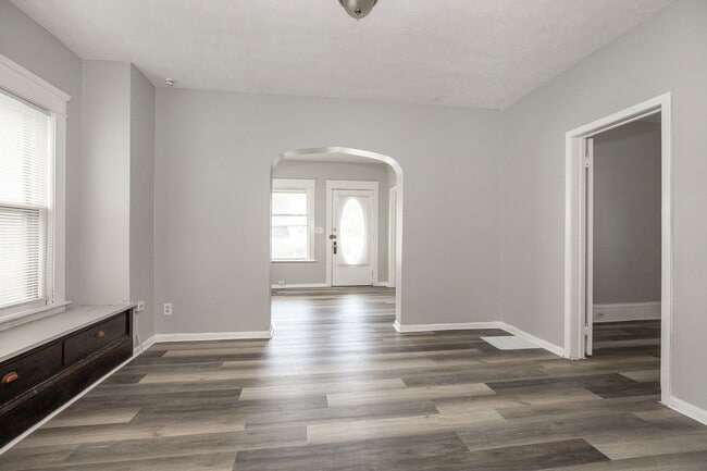 Building Photo - 3910 Carlyle Ave