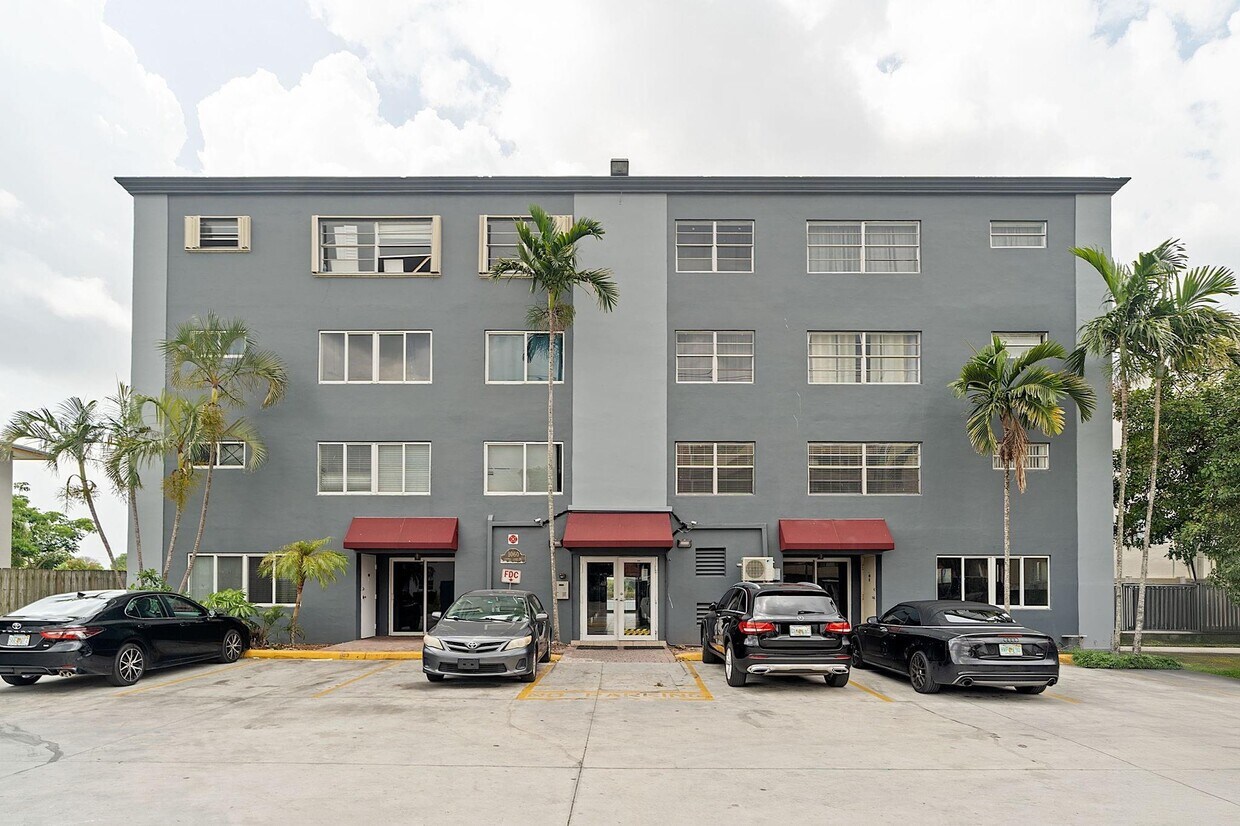 Primary Photo - 1060 Crystal Lake Dr Unit 202