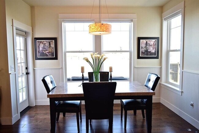 Foto del edificio - Gorgeous home in Loyal Garden Subdivision.