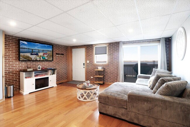 Foto del edificio - 36930 N Stanton Point Rd