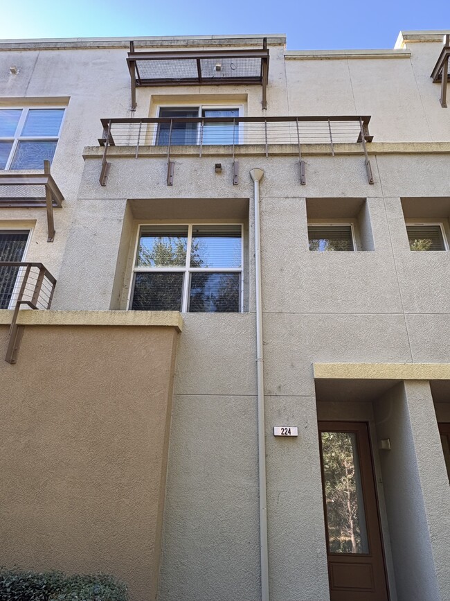 Building Photo - 224 City Center Dr