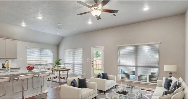 Building Photo - 1131 Tomball Downs Dr