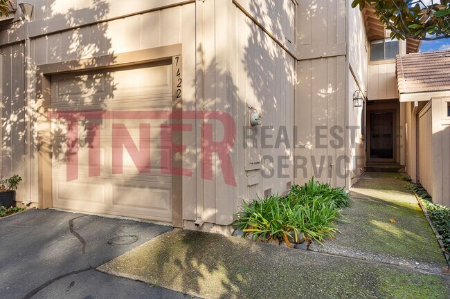 Building Photo - Welcome to this beautiful 2-bedroom, 2.5-b...