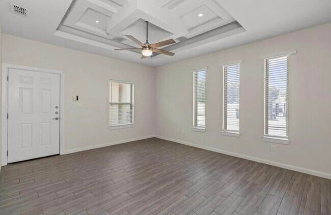Foto del edificio - 704 E Myrtle Beach Ave