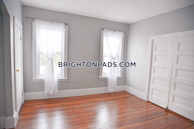 Building Photo - 539 Washington St
