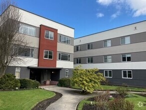 Building Photo - Luxor Manor