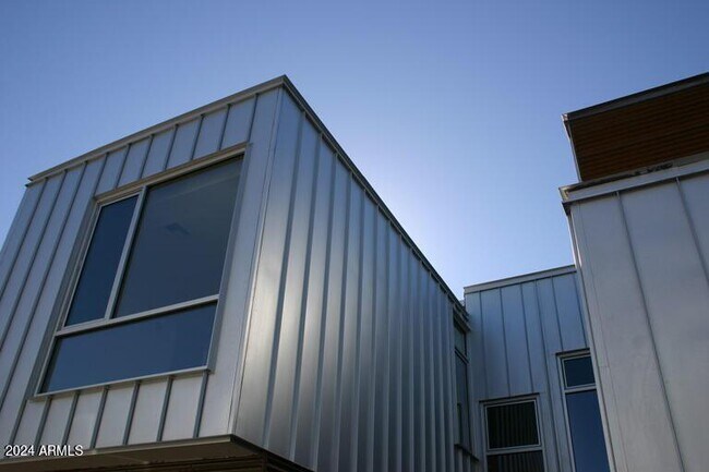 Foto del edificio - 5564 N 12th St