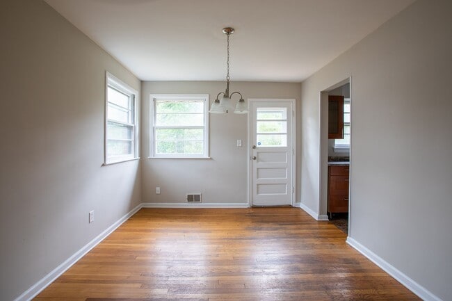 Foto del edificio - Beautiful 4 BR/3 BR Single-Family Home in ...