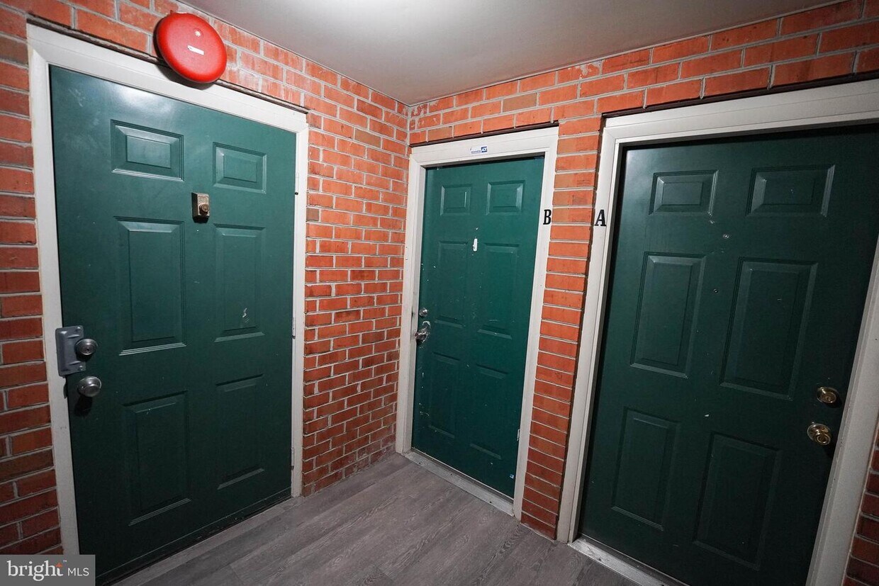 806 College Ln Unit B, Salisbury, MD 21804 Room for Rent in Salisbury