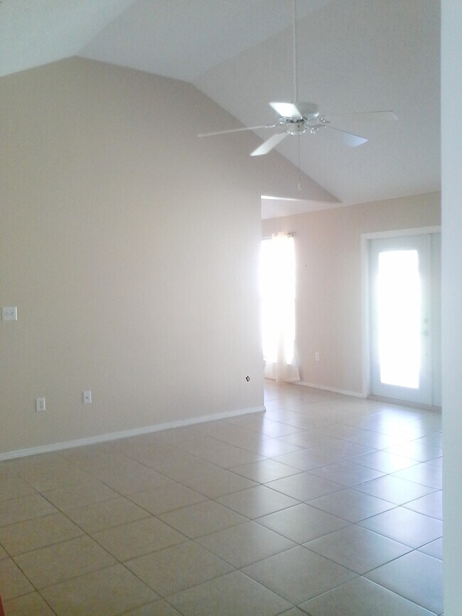 Foto del edificio - 369 Riverchase Blvd