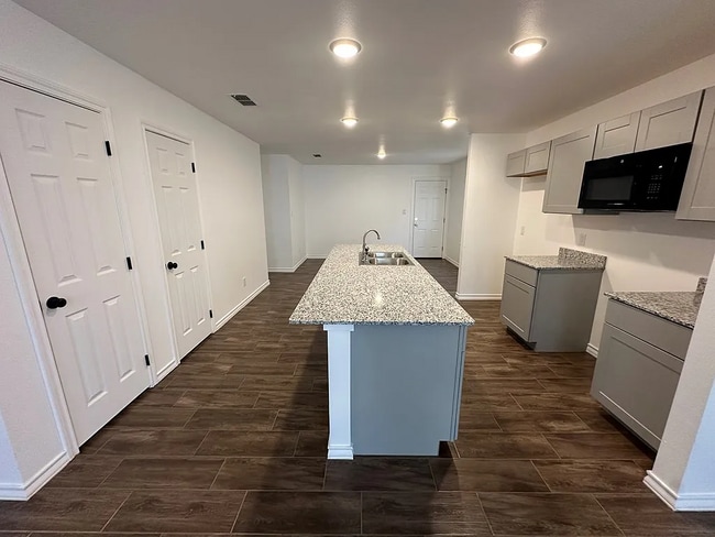 Foto del edificio - 3504 S County Road 1307 1/2