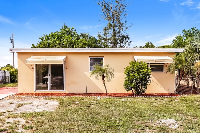 Building Photo - 5641 Honeysuckle Dr