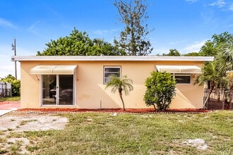 Building Photo - 5641 Honeysuckle Dr
