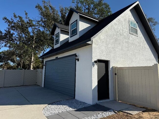 Building Photo - 1183 Chestnut St