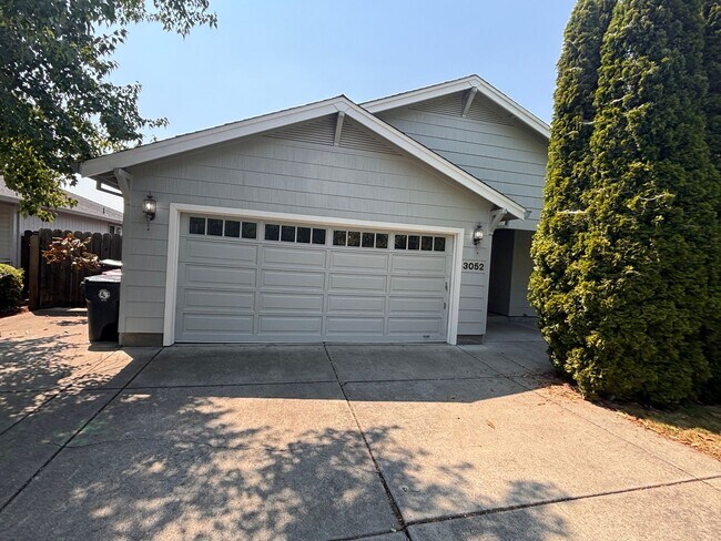 Building Photo - 3052 Gary Dr