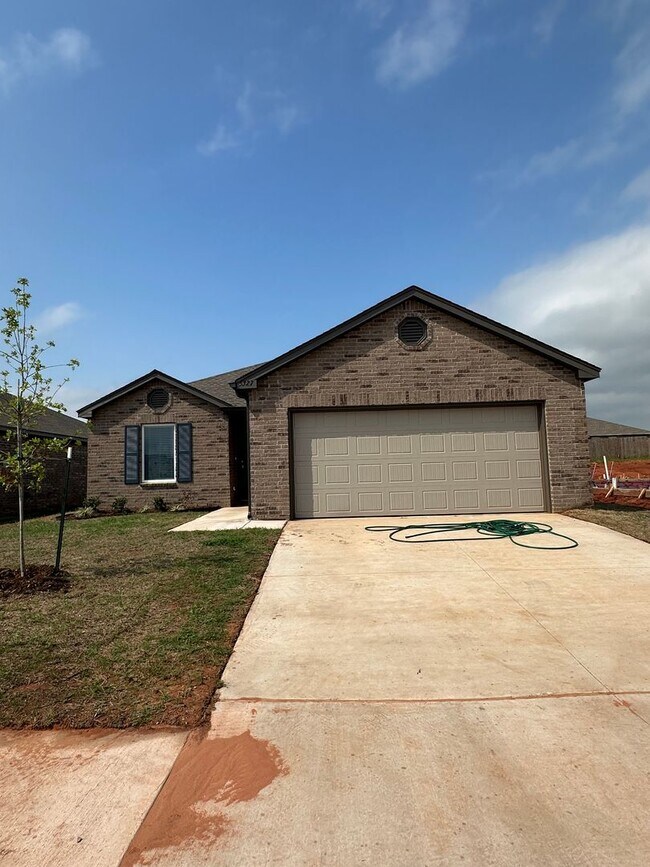 Building Photo - *No Rent Until 2026!* BRAND NEW Three Bedr...