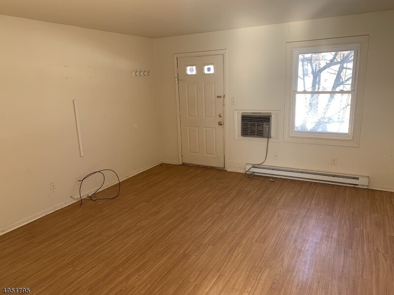 7 Hillside Terrace Unit 13, Newton, NJ 07860 Room for Rent in Newton
