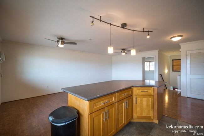 Building Photo - Immaculate, Move In Ready, Fully Upgraded,...