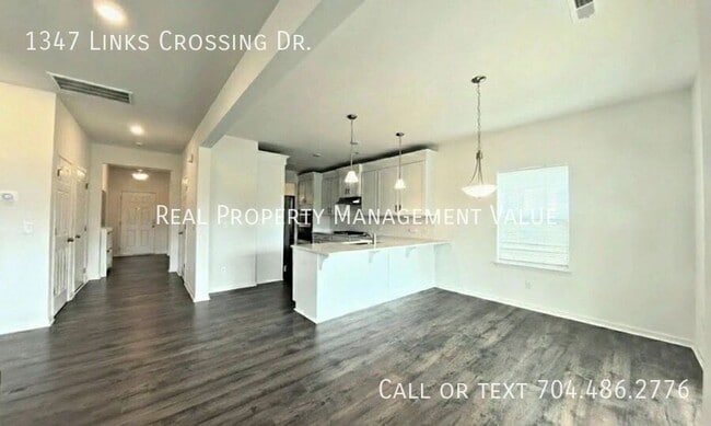 Building Photo - 1347 Links Crossing Dr