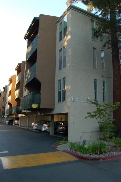 Primary Photo - 1240 Walker Ave