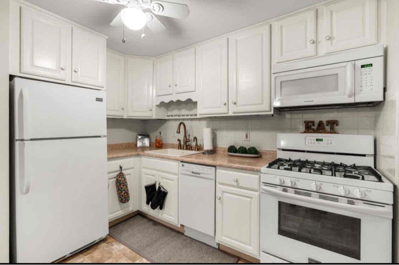Building Photo - 655 W Lowell Ave