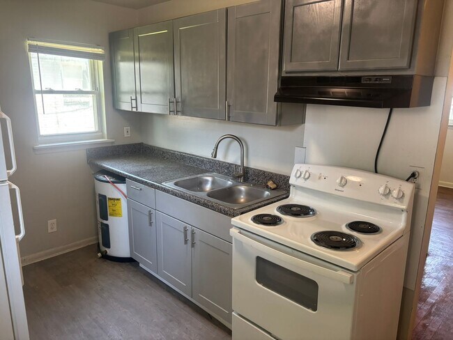 Foto del edificio - 2 Bedroom 1 Bath Home Minutes from Uptown Charlotte