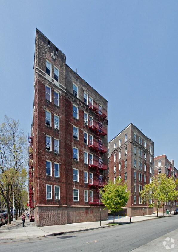 Building Photo - 3591 Bainbridge Ave