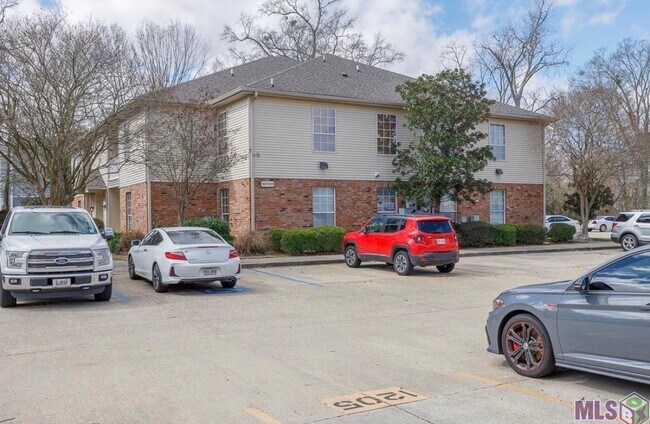 Foto del edificio - 900 Dean Lee Dr