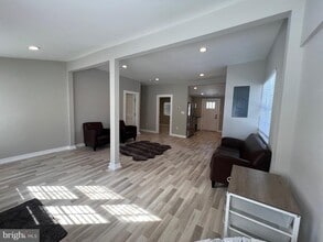 Building Photo - 33 Old US Hwy 1