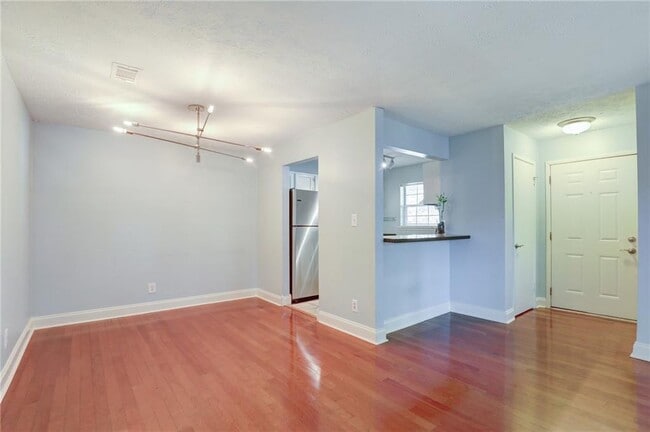 Building Photo - 6818 Glenridge Dr