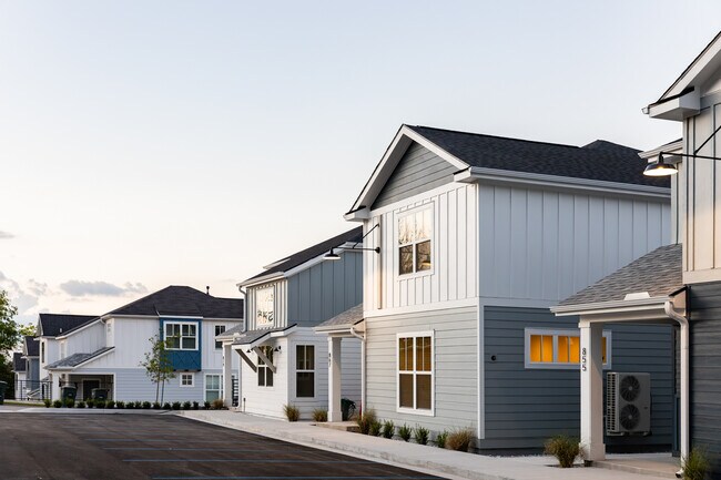 Building Photo - Dwell House General Application